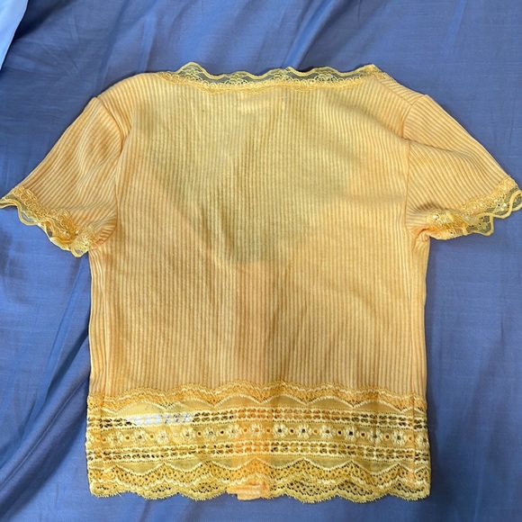 Urban Outfitters short sleeve yellow button down crop top with lace trim - Picture 2 of 7